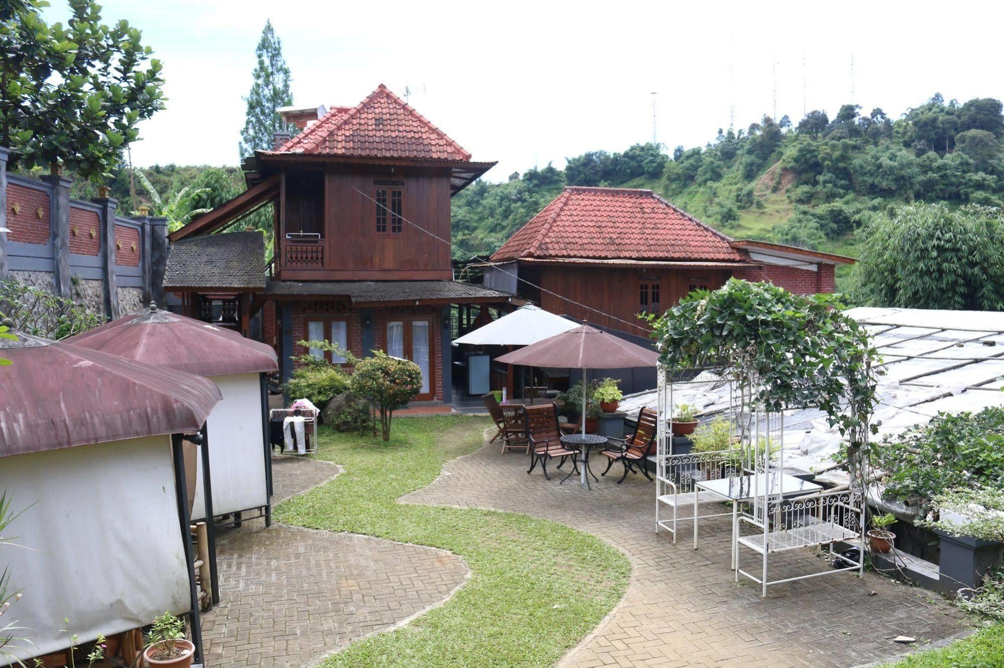 Bantal Guling Villa Lembang Dış mekan fotoğraf