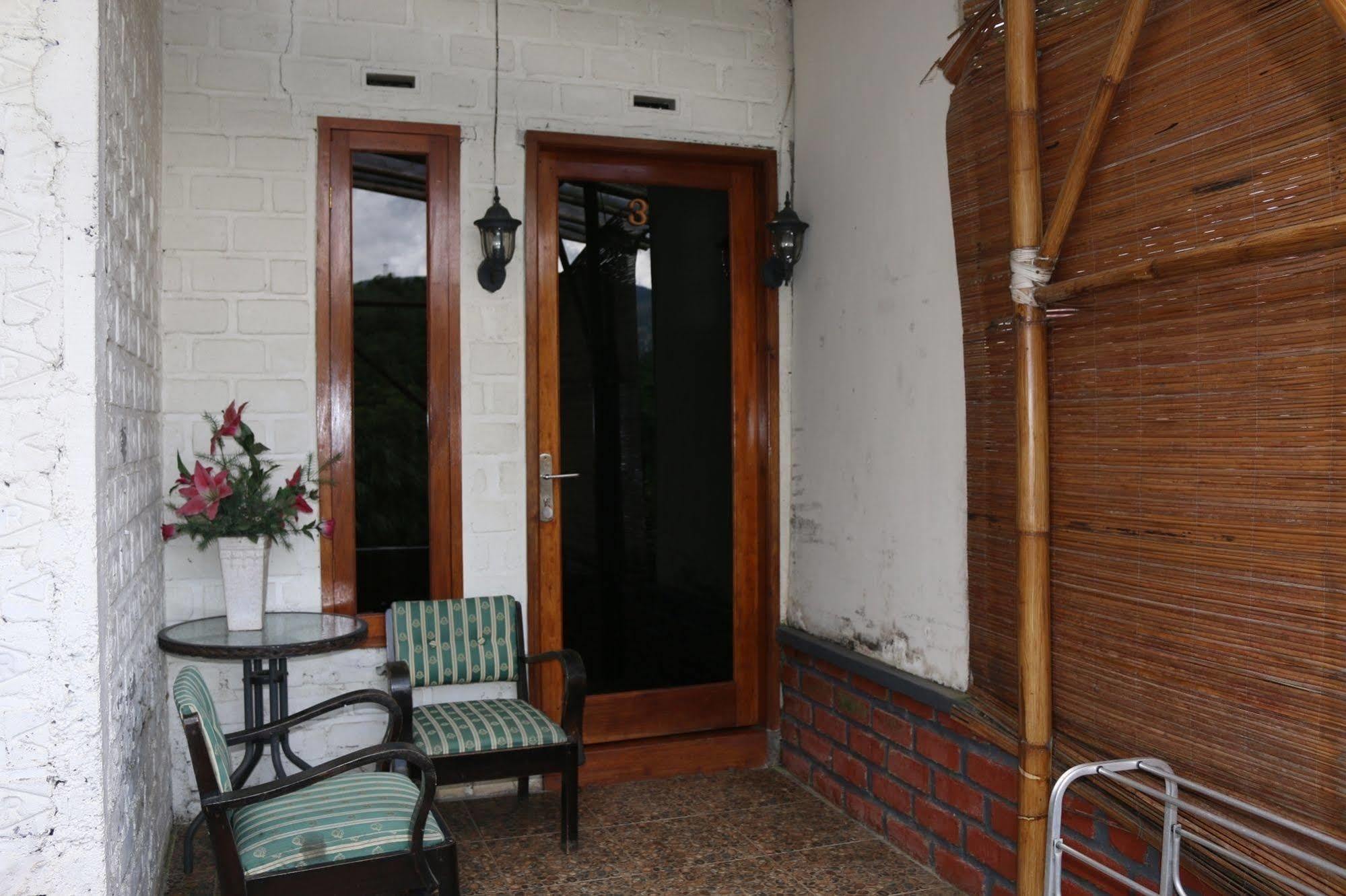 Bantal Guling Villa Lembang Dış mekan fotoğraf
